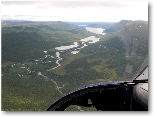 blick aus dem helikopter auf den lill und den stor tjultraesket