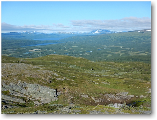 blick vom kungsleden ueber hemavan ins tal des taengvattnet