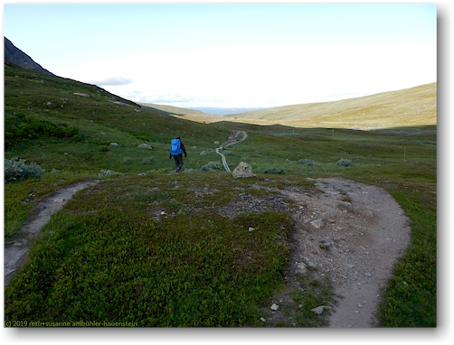 kungsleden durch das tal des vaestra syterbaecken - noch im schatten