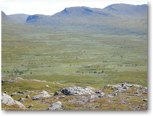 ausblick vom gipfel des daeriestjahke auf das marsfjaell