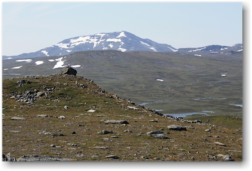 blick vom gipfel des stuore duoranajje auf die berge im suedwesten