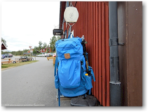 susannes rucksack an der federwaage bei der valadalens fjaellstation