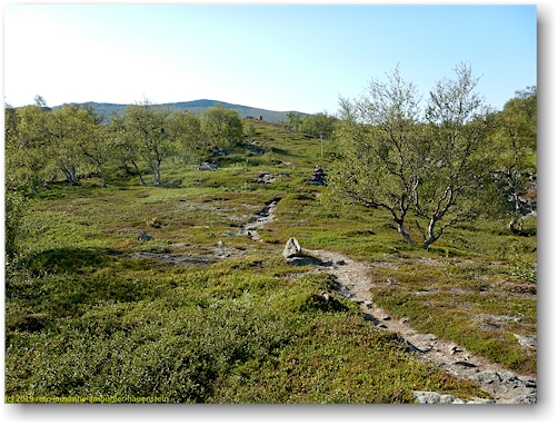 "schwarzes loch" im verlauf des wanderweges zwischen stensan und tvaeran