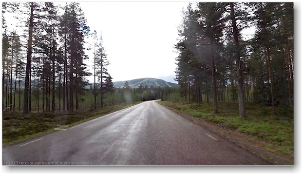 blick von der strasse 1054 auf das skigebiet stoeten