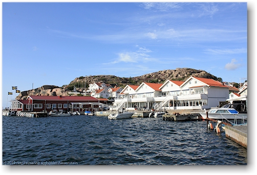 restaurant und haeuser an der norra strandgatan in hunnebostrand