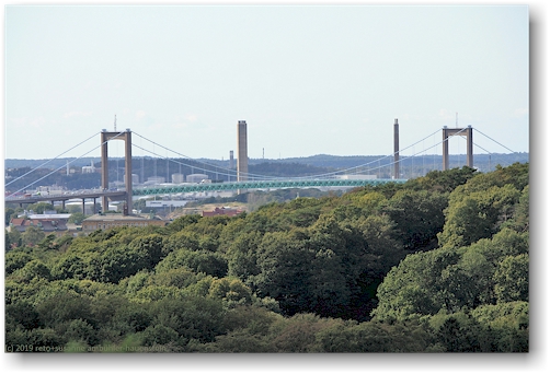 blick vom goeteborgs botaniska traedgard auf die aelvsborgsbron