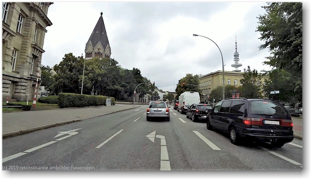 innenstadt von hamburg mit der kirche des heiligen johannes von kronstadt und dem fernsehturm