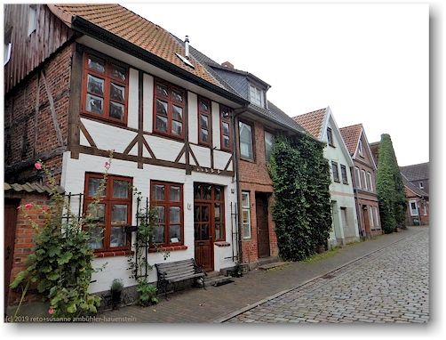 wohnhaeuser an der klosterstrasse in ploen