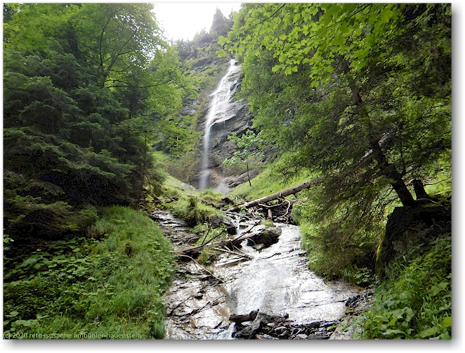 wasserfall des louwibach oberhalb lauterbrunnen