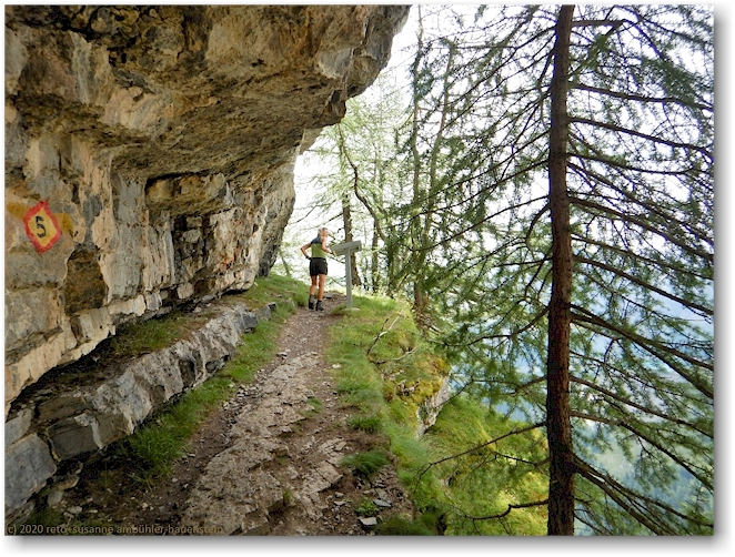 spektakulaerer wanderweg unterhalb des cry d'er