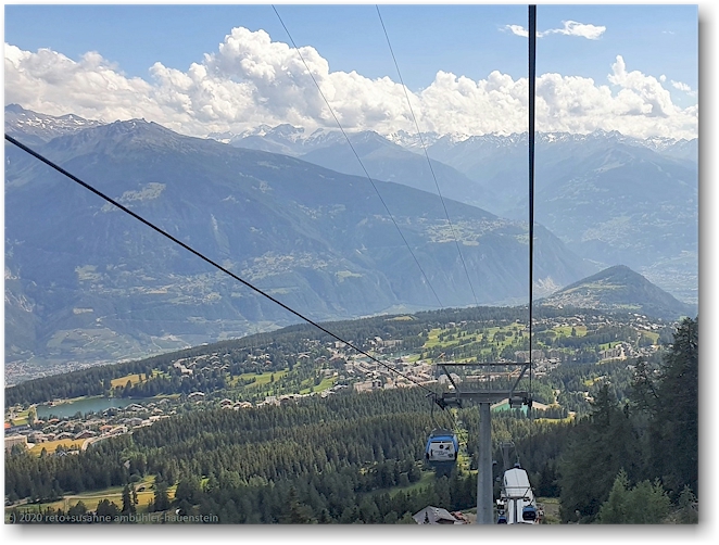 blick aus der gondel auf crans montana