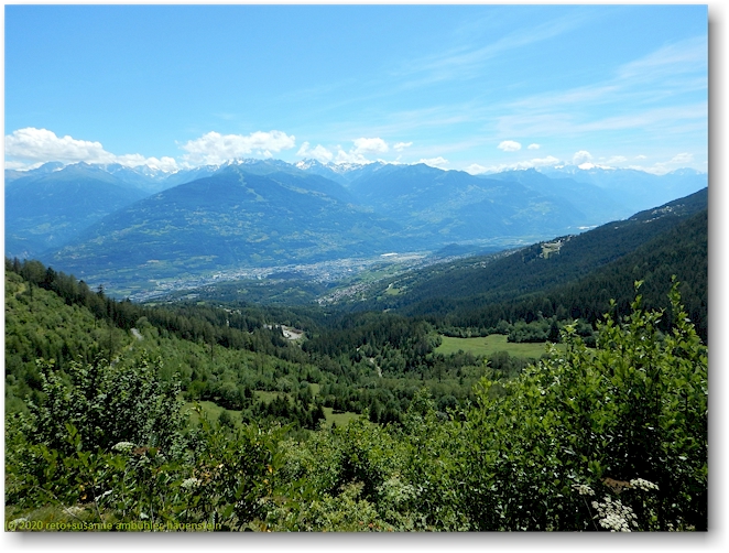 blick vom wanderweg ins rhonetal