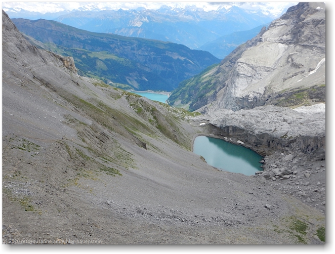 blick vom schnidejoch auf den lac de tenehet (vorne) und den lac de tseuzier (hinten)