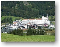 disentis mit dem markanten kloster