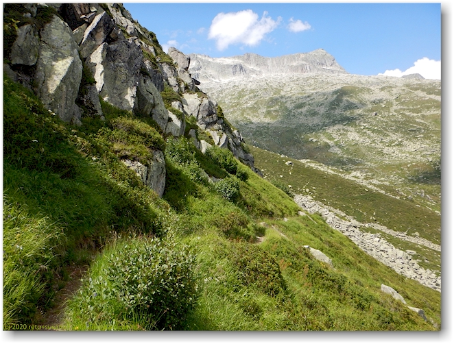 wanderweg durch das val clavaniev