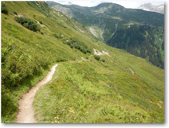 wanderweg zwischen bostg und stgeinas