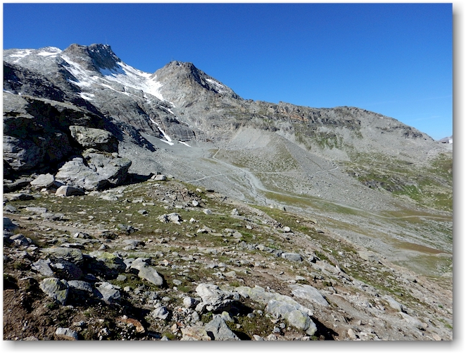 blick von fuorcla surlej auf die bergsstation der corvatschbahn