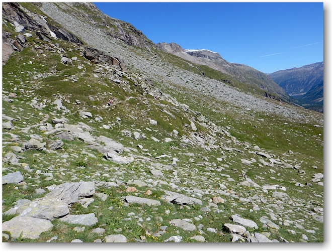 wanderweg ueber die alp ota