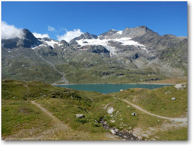 blick vom ospizio bernina auf den lago bianco und den vadret dal cambrena