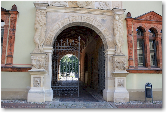 durchgang im gebaeude des amtsgericht in wismar
