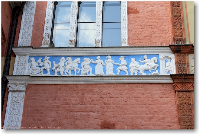 dekoration an der fassade des amtsgericht in wismar