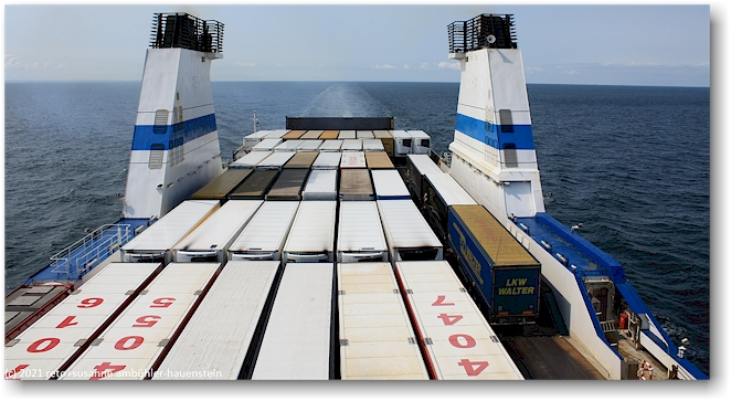 blick vom oberdeck auf das autodeck der finnstar