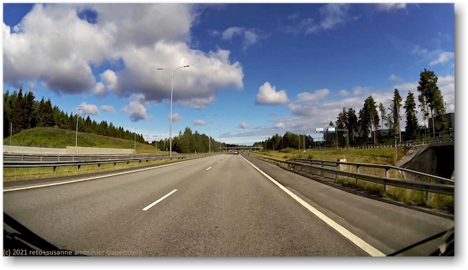 strasse 4 als 4-spurige autobahn noerdlich von oulu