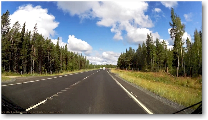 strasse 4 als 2-spurige hauptstrasse zwischen oulu und kemi