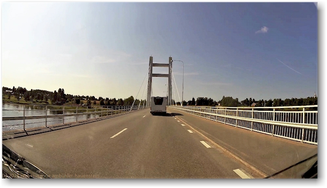 bruecke ueber den torneaelven im verlauf der strasse 403