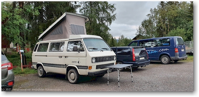 unser jogi auf dem parkplatz des waerdshus des STF in ammarnaes