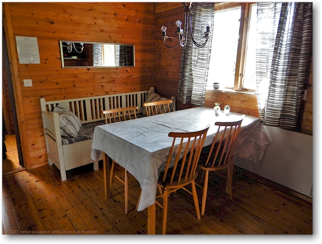 stube mit esstisch in unsere stuga in baeverholmen