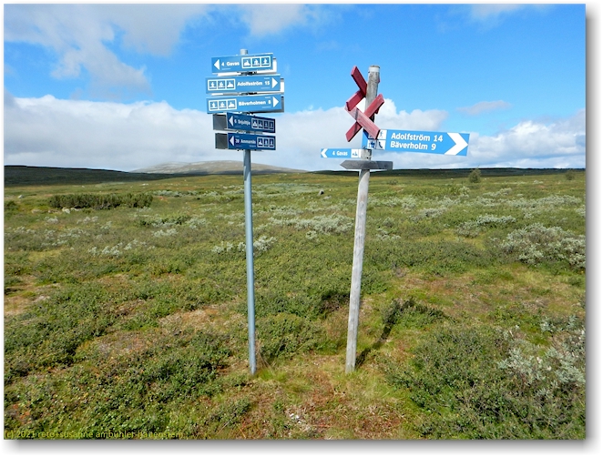 wanderweg-verzweigung auf dem kalfjaell