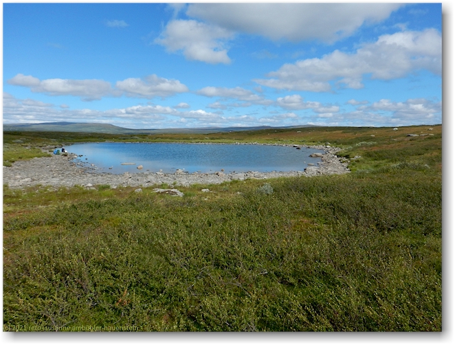 mittagsrast am kleinen see bei stabburet
