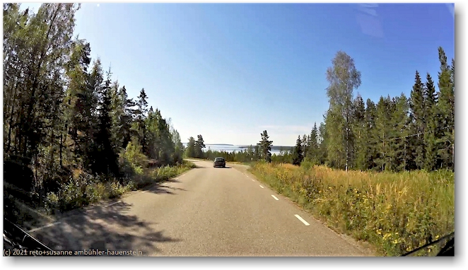 strasse kurz vor hoelick mit blick auf den brusbotten