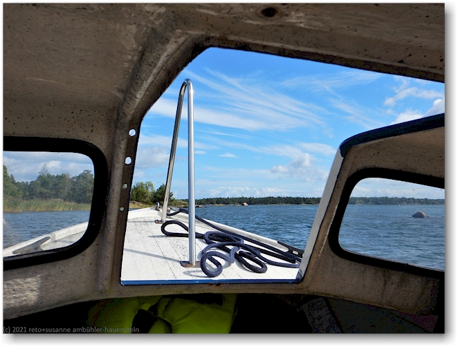 fahrt mit dem motorboot ueber den haelsingfjaerden
