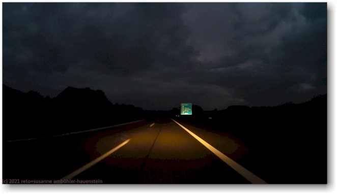 unterwegs auf der A81 bei nacht