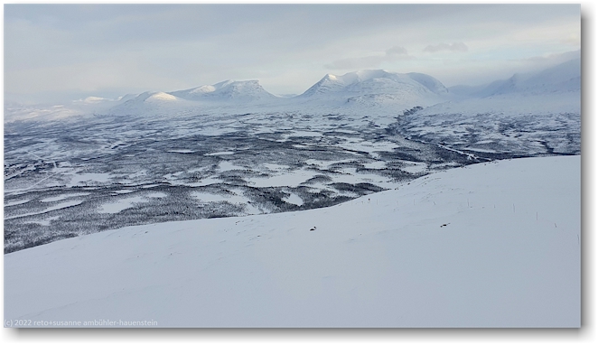 blick von njulla auf das lapporten bei abisko