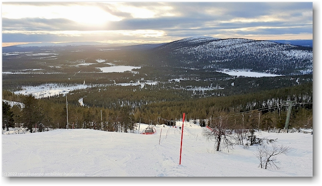 abendstimmung ueber dem skigebiet von levi