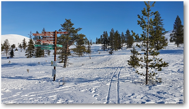 wegweiser im pallas-yllaestunturi nationalpark