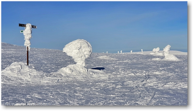 schneeskulpturen am fuss des taivaskero im pallas-yllaestunturi nationalpark
