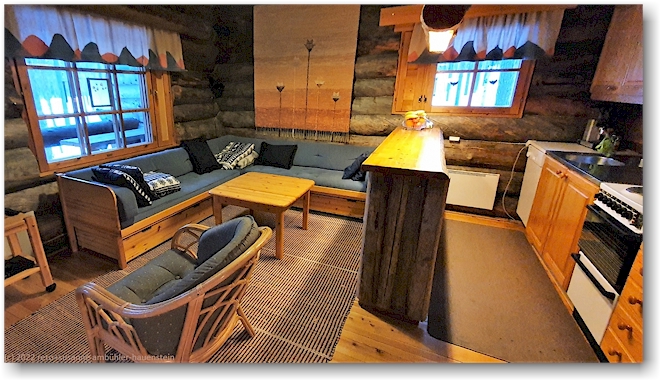 wohnzimmer in unserem haus karkelo bei aekaeslompolo