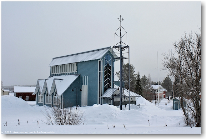eigenwillige kirche in aekaeslompolo