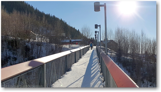 passerelle zwischen den tott apartments und der skipiste in are