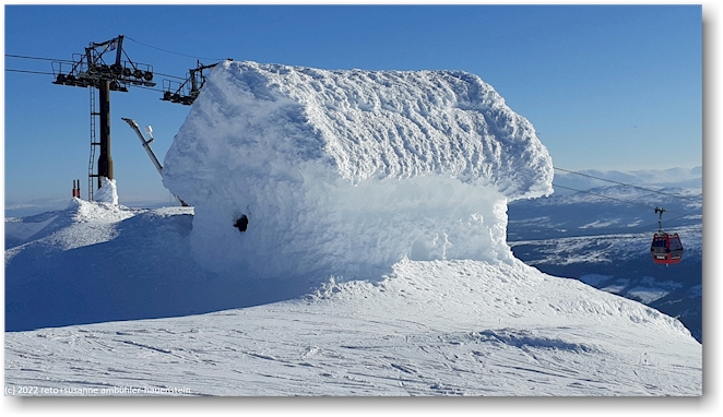 mit schnee umhuelltes haus im skigebiet von are