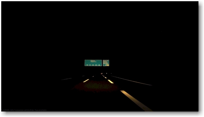 fahrt ueber die A7 bei nacht