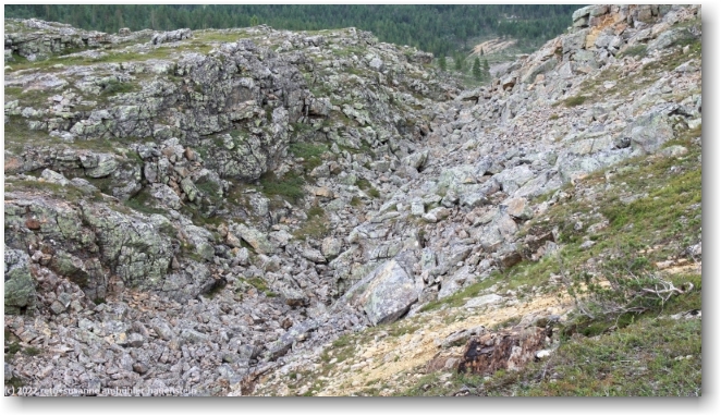 steiniger graben in der ostflanke des kiilopaeae
