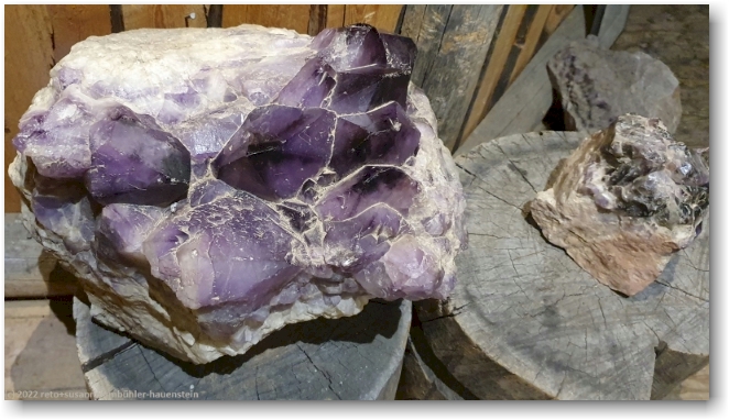 riesiger violetter amethyst