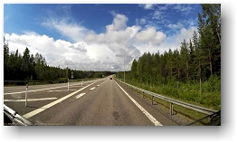 3-spurige E4 bei sonnigem wetter