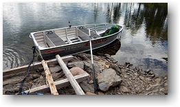 ruderboot zur ueberquerung des tjarvekallegiehtje