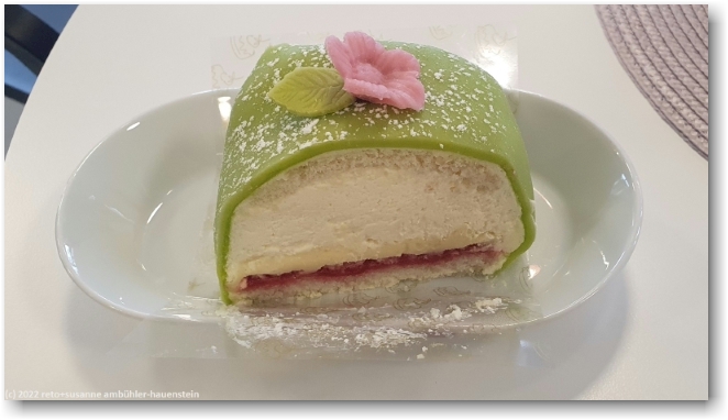 ein stueck prinsesstarta im restaurant in krokom